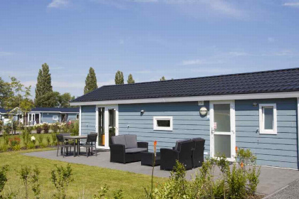 003 4 persoons chalet op park met wellness faciliteiten en geschikt voor watersportliefhebbers