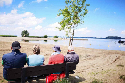 026 Leuk vakantiehuis voor 6 personen op een vakantiepark aan het water