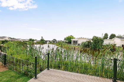 017 Luxe 6 persoons villa met sauna in Nunspeet op een park aan het Veluwemeer