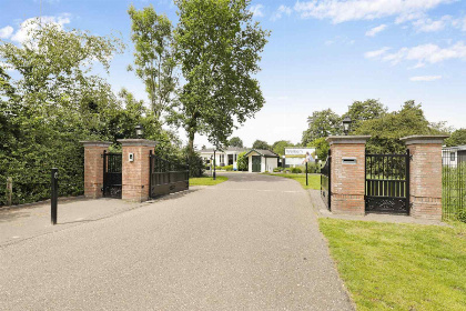 024 Luxe 6 persoons villa met sauna in Nunspeet op een park aan het Veluwemeer