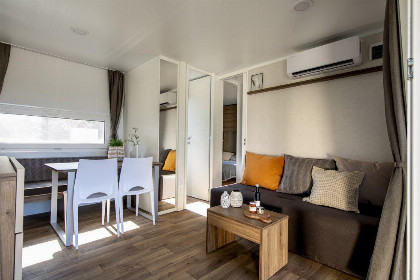 004 Vrijstaand 6 persoons chalet met hottub op vakantiepark Marina Strandbad