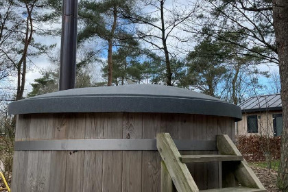 006 Vrijstaand 6 persoons chalet met hottub op vakantiepark Marina Strandbad