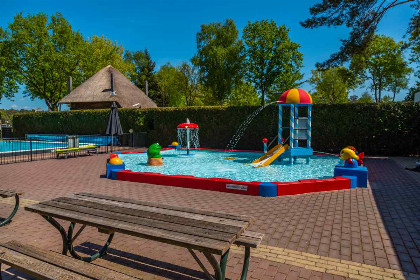 013 5 persoons chalet op vakantiepark in bosrijk gebied