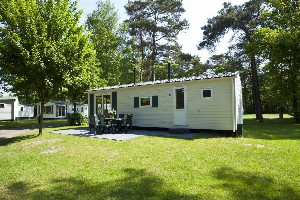 Basic 4 persoons chalet op vakantiepark de Zanding met natuurmeer en zandstrand