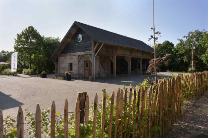 039 Luxe 6 persoons welness vakantiewoning met hottub en sauna op de Veluwe