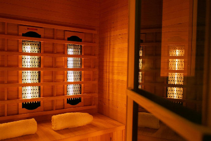 013 10 persoons bungalow met een infraroodsauna op Recreatiepark de Scherpenhof