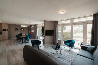 014 10 persoons bungalow met een infraroodsauna op Recreatiepark de Scherpenhof