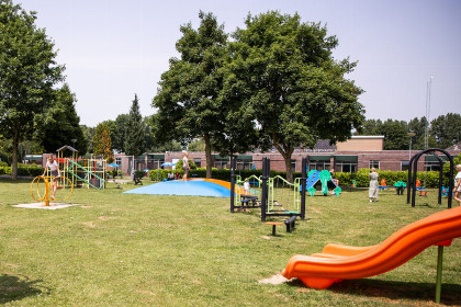 015 10 persoons bungalow met een infraroodsauna op Recreatiepark de Scherpenhof