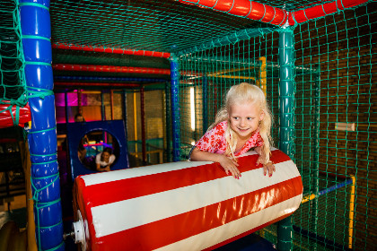 016 10 persoons bungalow met een infraroodsauna op Recreatiepark de Scherpenhof