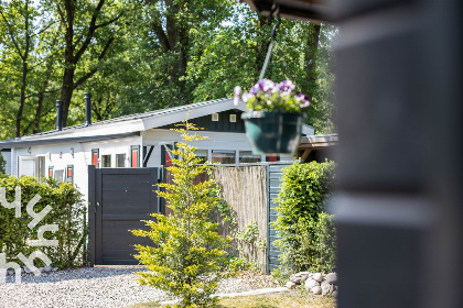 017 Gezellige 2 persoons chalet met bubbelbad en sauna op een unieke locatie op de Veluwe