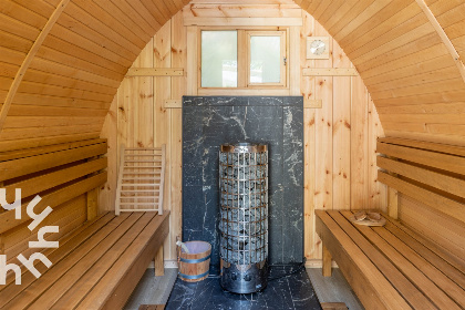 011 Luxe 2 persoons chalet met bubbelbad en sauna op een unieke locatie op de Veluwe