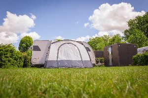 Kampeerplaats met prive sanitair