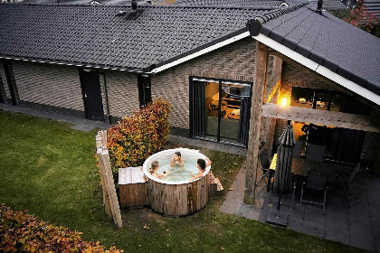 009 Luxe 4 persoons geschakeld vakantiehuis met bubbelbad op de Veluwe