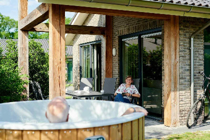 010 Luxe 4 persoons geschakeld vakantiehuis met bubbelbad op de Veluwe