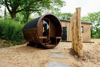 004 Luxe 4 persoons zandlodge met prive barrelsauna op de Veluwe