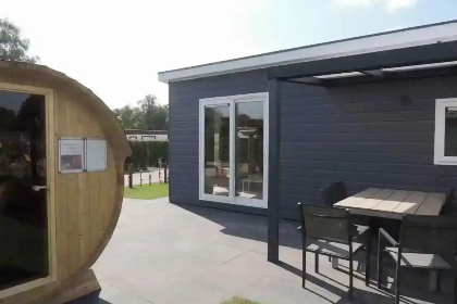 002 Luxe 6 persoons modern chalet met sauna op de Veluwe