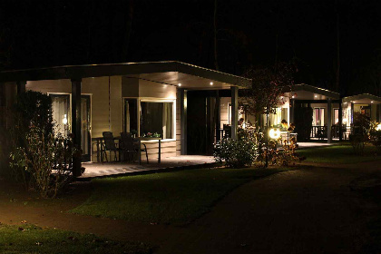 001 Mooi 4 persoons chalet met veranda nabij Voorthuizen op de Veluwe