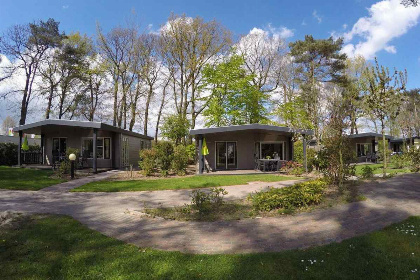 003 Mooi 4 persoons chalet met veranda nabij Voorthuizen op de Veluwe