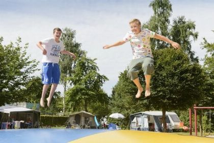 016 Mooi 4 persoons chalet met veranda nabij Voorthuizen op de Veluwe