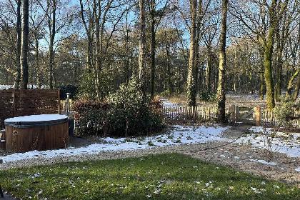 005 4 persoons natuur lodge met hottub en sauna op een vakantiepark op de Veluwe