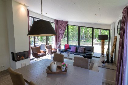 006 Bos Lodge 75 4 personen met Hottub
