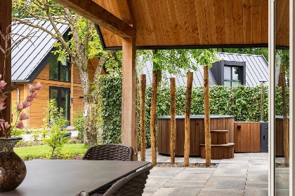 005 Bos Villa met Hottub 
