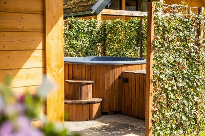 006 Bos Villa met Hottub 