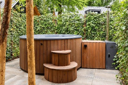 044 Bos Villa met Hottub 