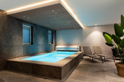 007 Luxe 10 persoons villa met prive zwembad, bubbelbad en sauna op een vakantiepark