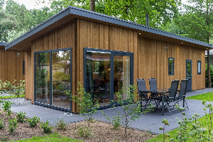 Luxe 4 persoons lodge met hottub op een vakantiepark op de Veluwe