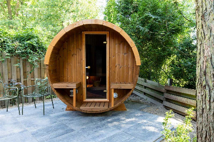 004 Luxe 4 persoons vakantiewoning met sauna en hottub of bubbelbad op de Veluwe