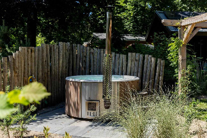 001 Mooie 4 persoons vakantiewoning met sauna en hottub dichtbij de natuur op de Veluwe