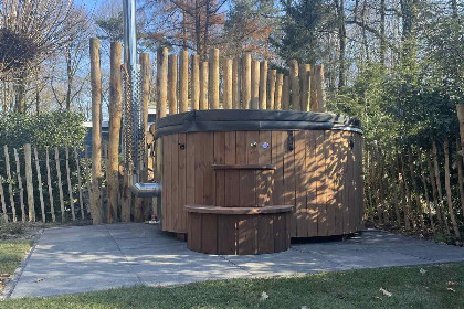 004 Mooie 6 persoons vakantiewoning met sauna en hottub dichtbij de natuur op de Veluwe