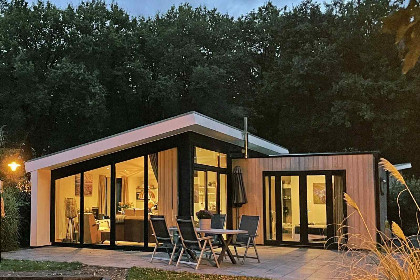 002 Ruime 4 persoons vakantiewoning met bubbelbad tussen de bossen op de Veluwe