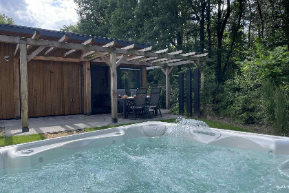 006 Sfeervolle 4 persoons vakantiewoning met sauna en hottub of bubbelbad op de Veluwe