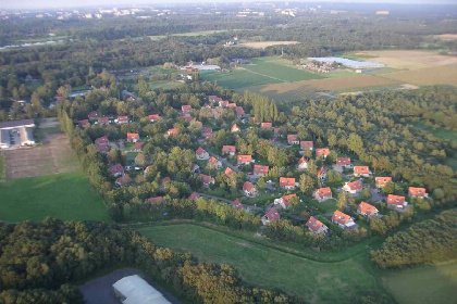 013 gezellige bungalow voor 8 personen nabij het bos op vakantiepark Wighenerhorst