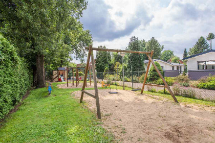 015 gezellige bungalow voor 8 personen nabij het bos op vakantiepark Wighenerhorst