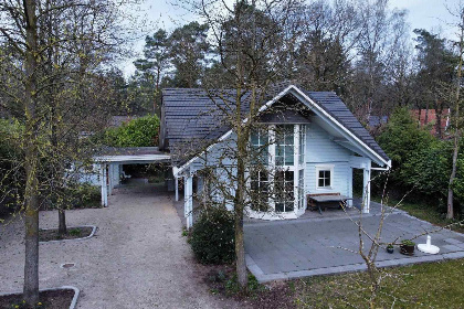 001 Luxe 8 persoons Fins Chalet met sauna en grote tuin midden in de bossen in Winterswijk