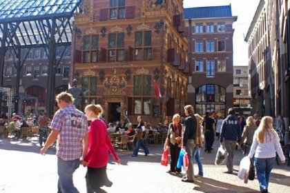 006 Zeilschip als groepsaccommodatie voor 34 personen in de stad Groningen