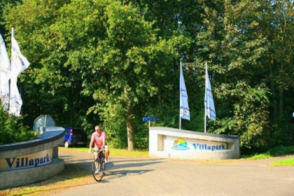 025 Fijn 4 persoons villa aan het water op Villapark Weddermeer met sauna