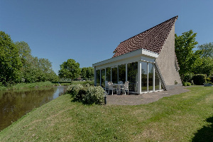 Fijn 8 persoons villa aan het water op Villapark Weddermeer met sauna