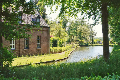 008 Schitterend 10 persoons vakantiehuis op unieke locatie nabij een kasteel