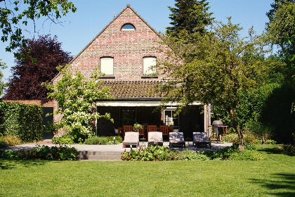 016 Schitterend 10 persoons vakantiehuis op unieke locatie nabij een kasteel