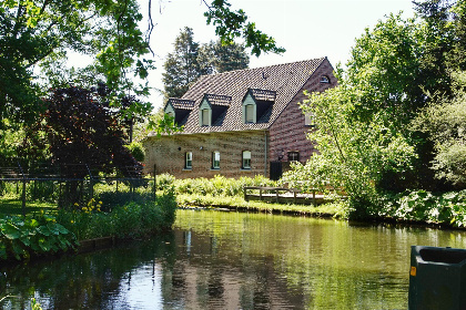 030 Schitterend 10 persoons vakantiehuis op unieke locatie nabij een kasteel