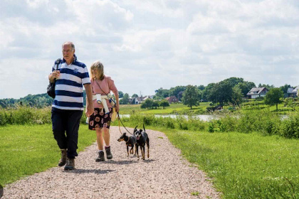 001 Bosrijk gelegen 5 persoons vakantiehuis in het Drakendorp Beesel, Limburg