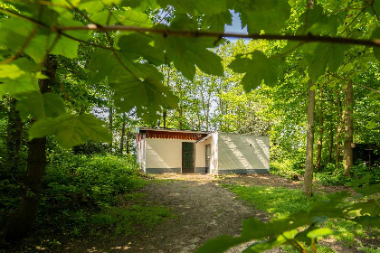 025 Bosrijk gelegen 5 persoons vakantiehuis in het Drakendorp Beesel, Limburg