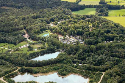 008 4 persoons blokhut met sauna met natuurmeer en zandstrand nabij Venlo