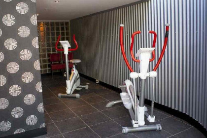 014 4 persoons blokhut met sauna met natuurmeer en zandstrand nabij Venlo