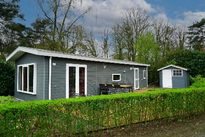 001 Basic 6 persoons chalet op vakantiepark Maasduinen met natuurmeer en zandstrand