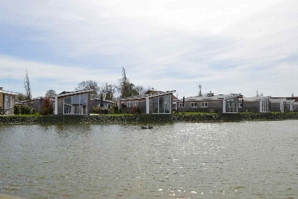 012 4 persoons chalet liggend aan vijver met Sunshower nabij Valkenburg